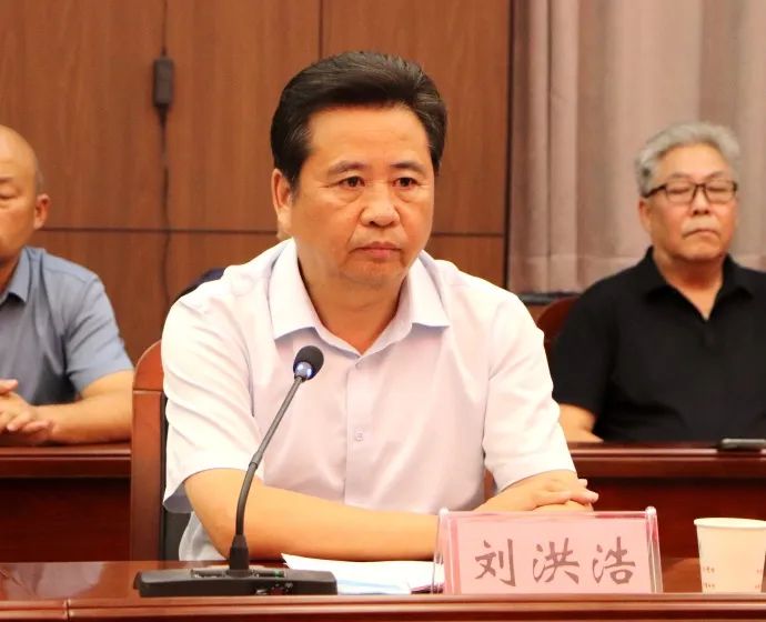 刘洪浩在致辞中首先介绍了学校的基础设施,师资力量,专业建设,产教