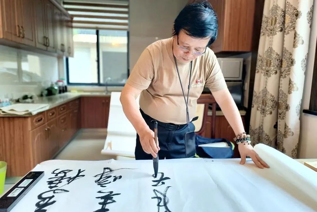 水墨丹青绘华章 群贤毕至迎亚运——渔山乡墅溪村举办迎亚运书画雅集活动_澎湃号·政务_澎湃新闻-The Paper