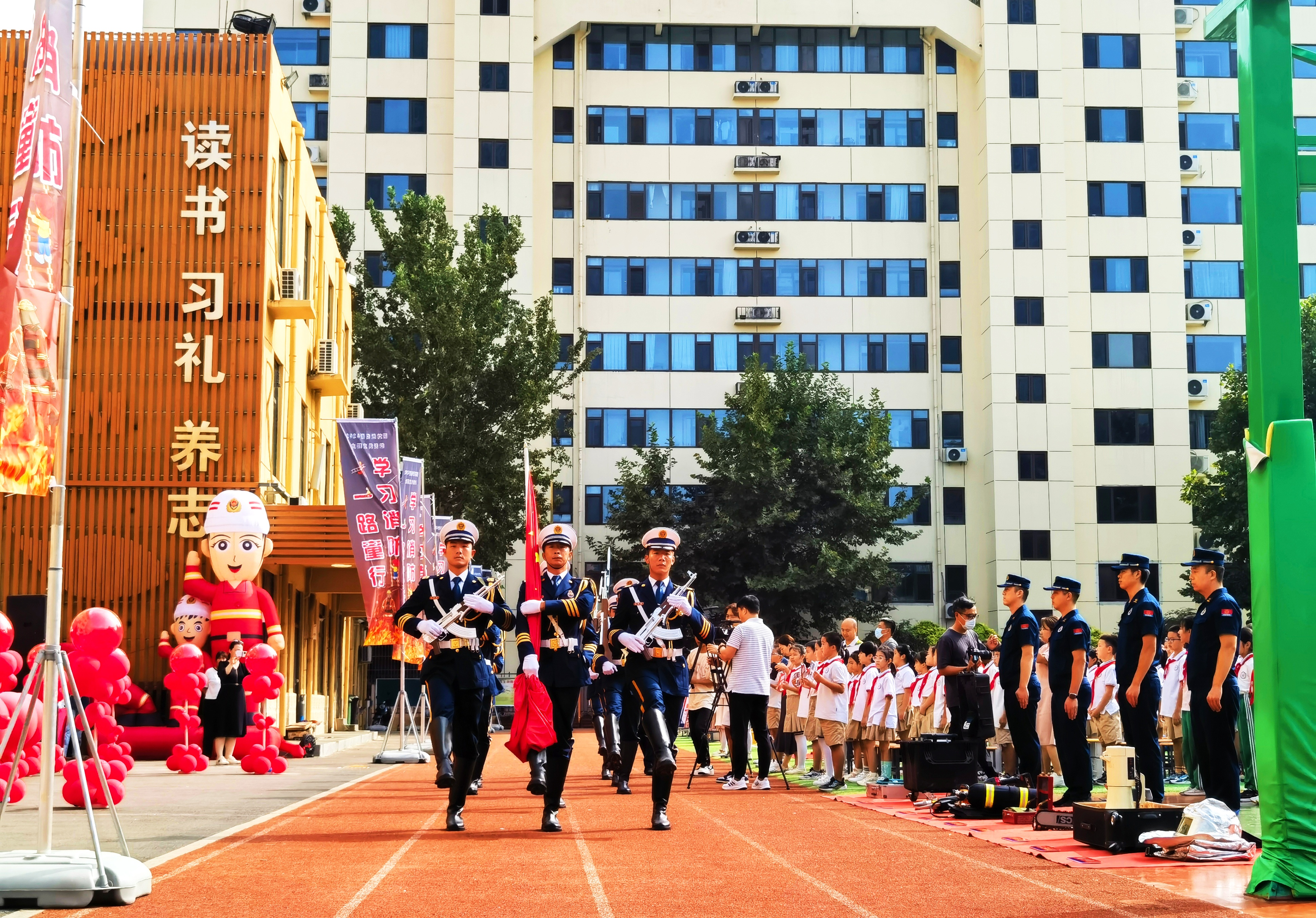 石家庄西苑小学校服图片