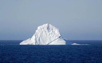 文学的纽芬兰①：夏季的海面上，漂浮着一座座冰山