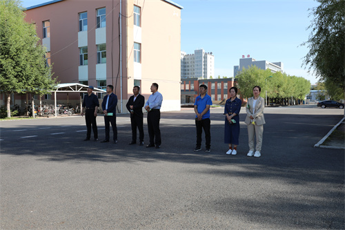 四长进课堂教学谱新篇四长深入大庆市第三十三中学听课调研指导工作