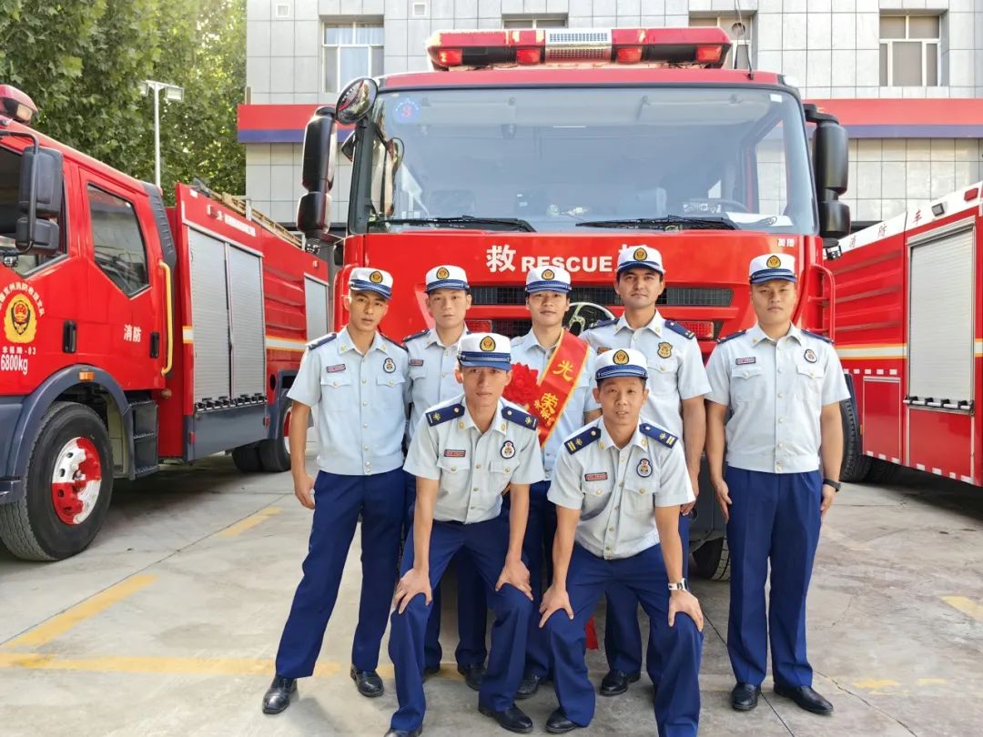 珍重!新疆消防救援队伍举行2023年夏秋季消防员退出仪式