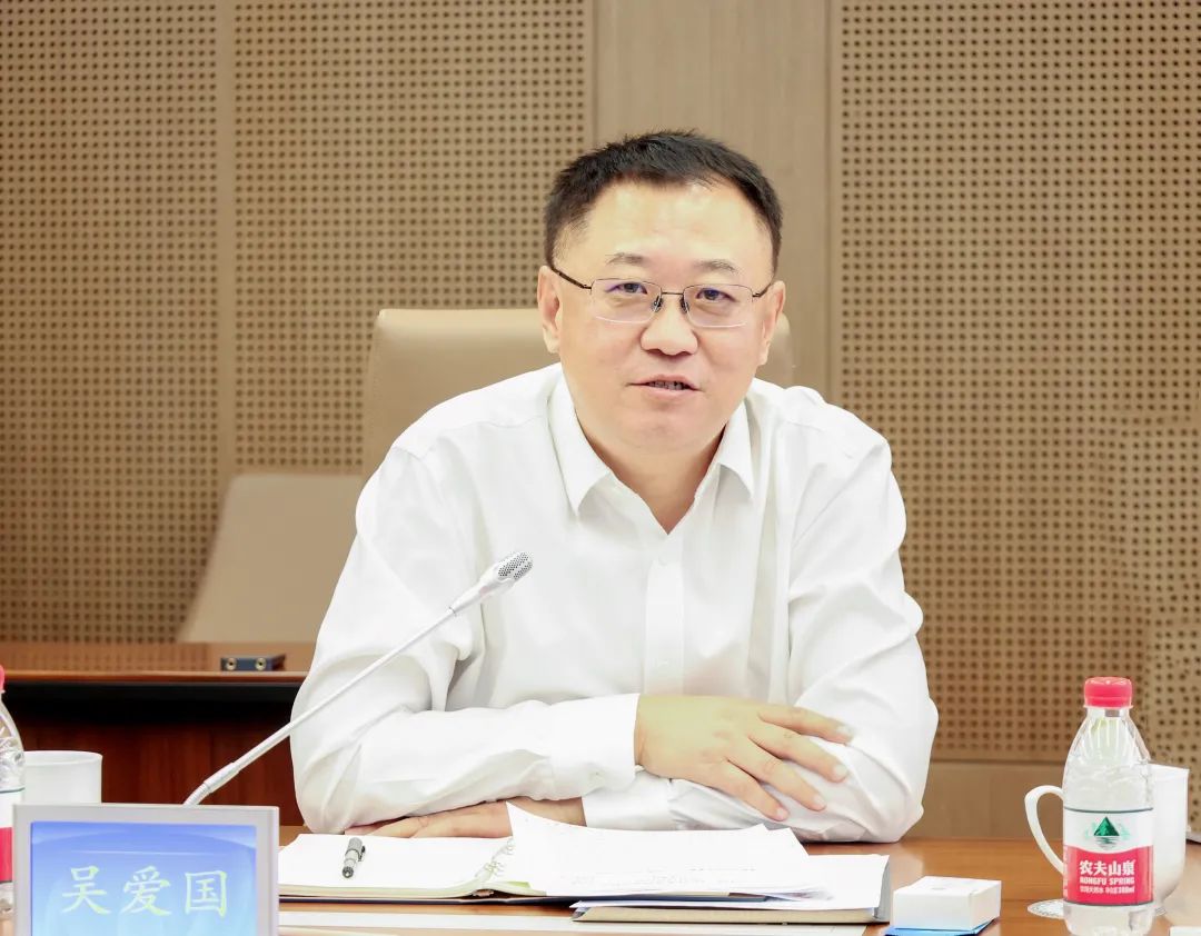 吴爱国介绍了中建一局的经营业绩,业务布局和老旧小区改造业务进展