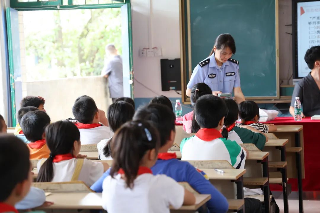 蓝山法院:法官普法进校园 讲好开学第一课_澎湃号·政务_澎湃新闻The Paper