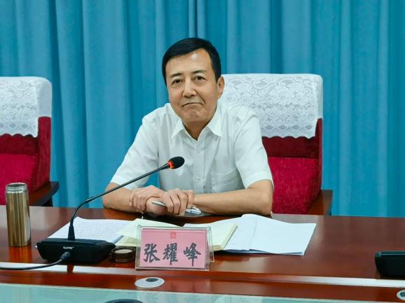 张耀峰调研我县乡村医疗卫生事业发展情况