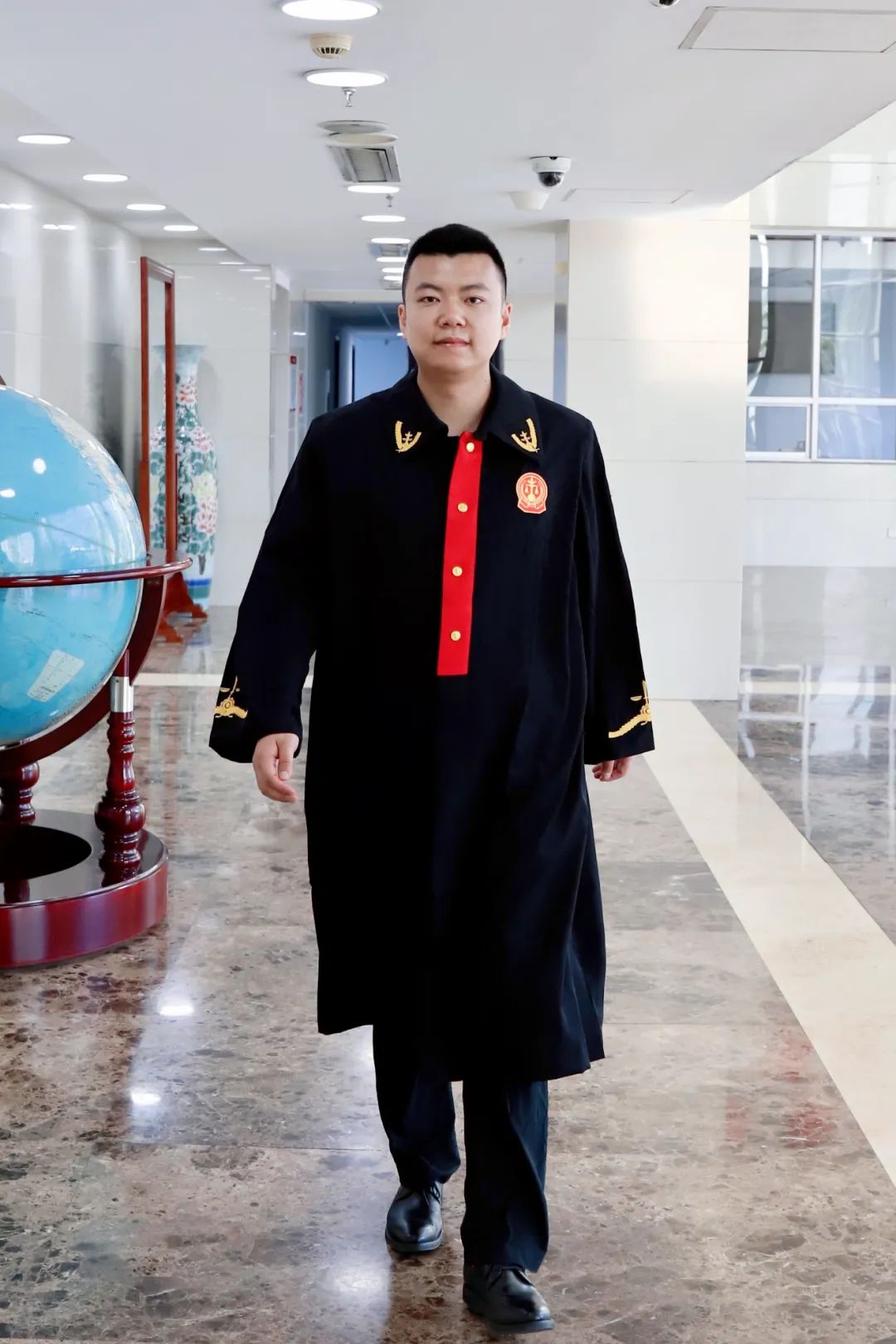 法官是社会稳定的捍卫者8年前,我怀着激动又忐忑的心情加入了宝坻法院