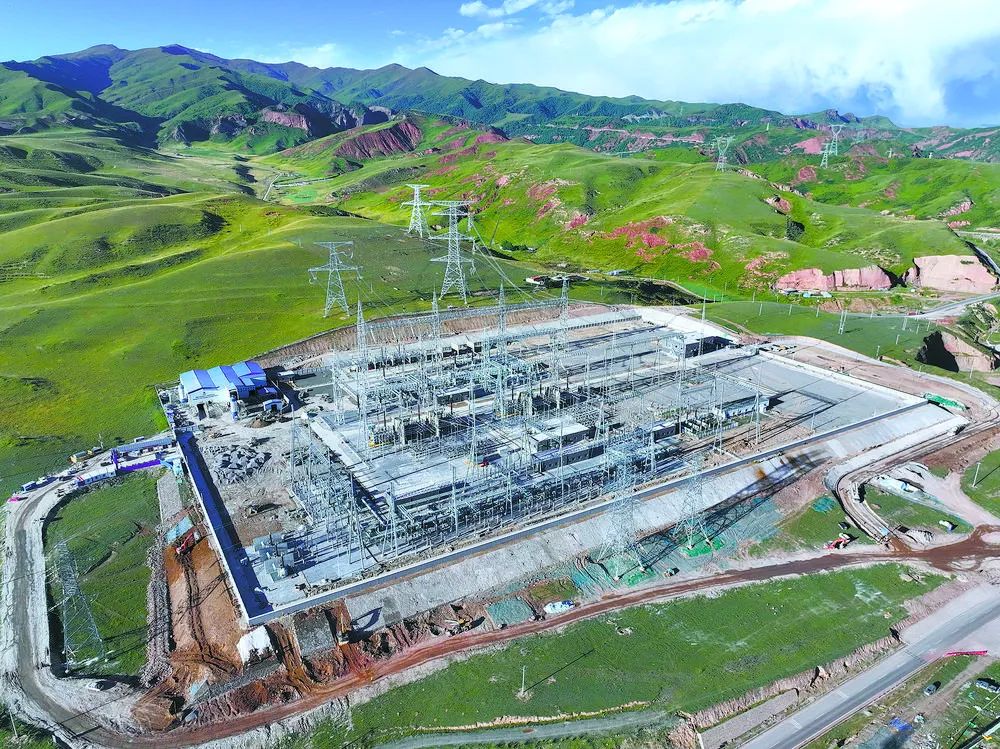 我国海拔最高750千伏超高压变电站顺利投运