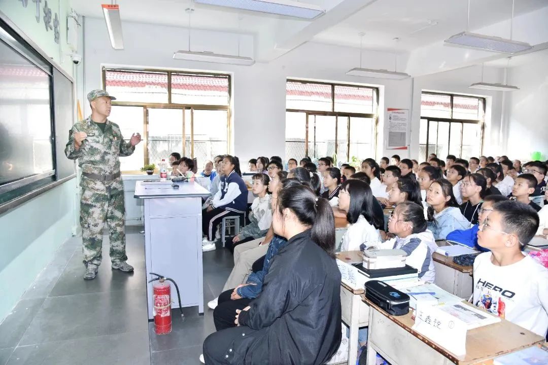 文水县城镇中学开展安全应急演练活动