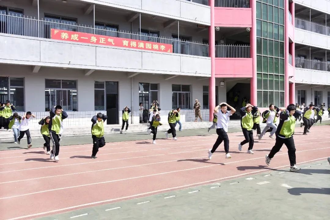 文水县城镇中学开展安全应急演练活动