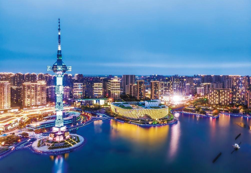 >>航拍江苏盐城城市夜景 视觉中国供图"作为首席法律咨询专家,我们有