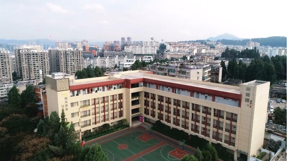 五华区龙翔小学图片