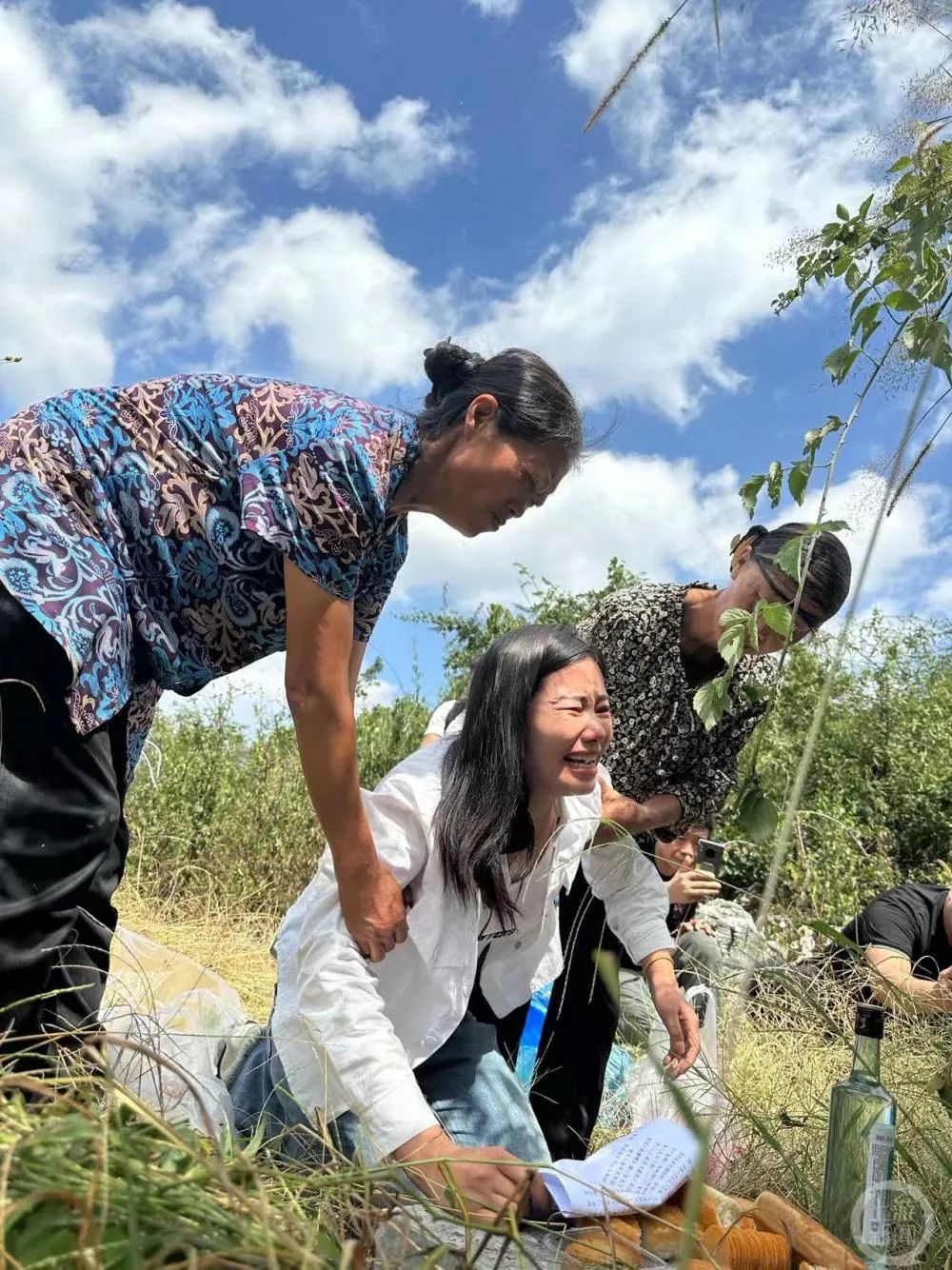 杨妞花26年艰难回家路：父母伤心过度早逝，誓将人贩子绳之以法_澎湃号·媒体_澎湃新闻-The Paper