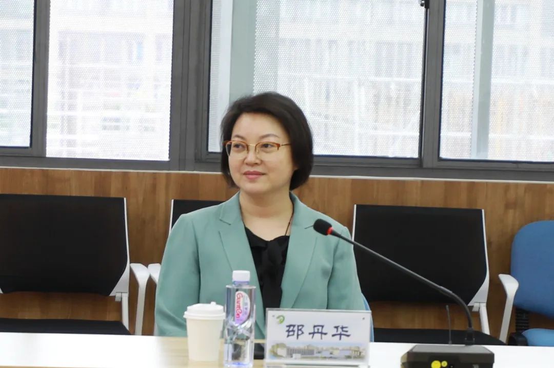 上海市职工帮困基金会理事长杨敏来奉慰问一线医务职工_澎湃号·政务