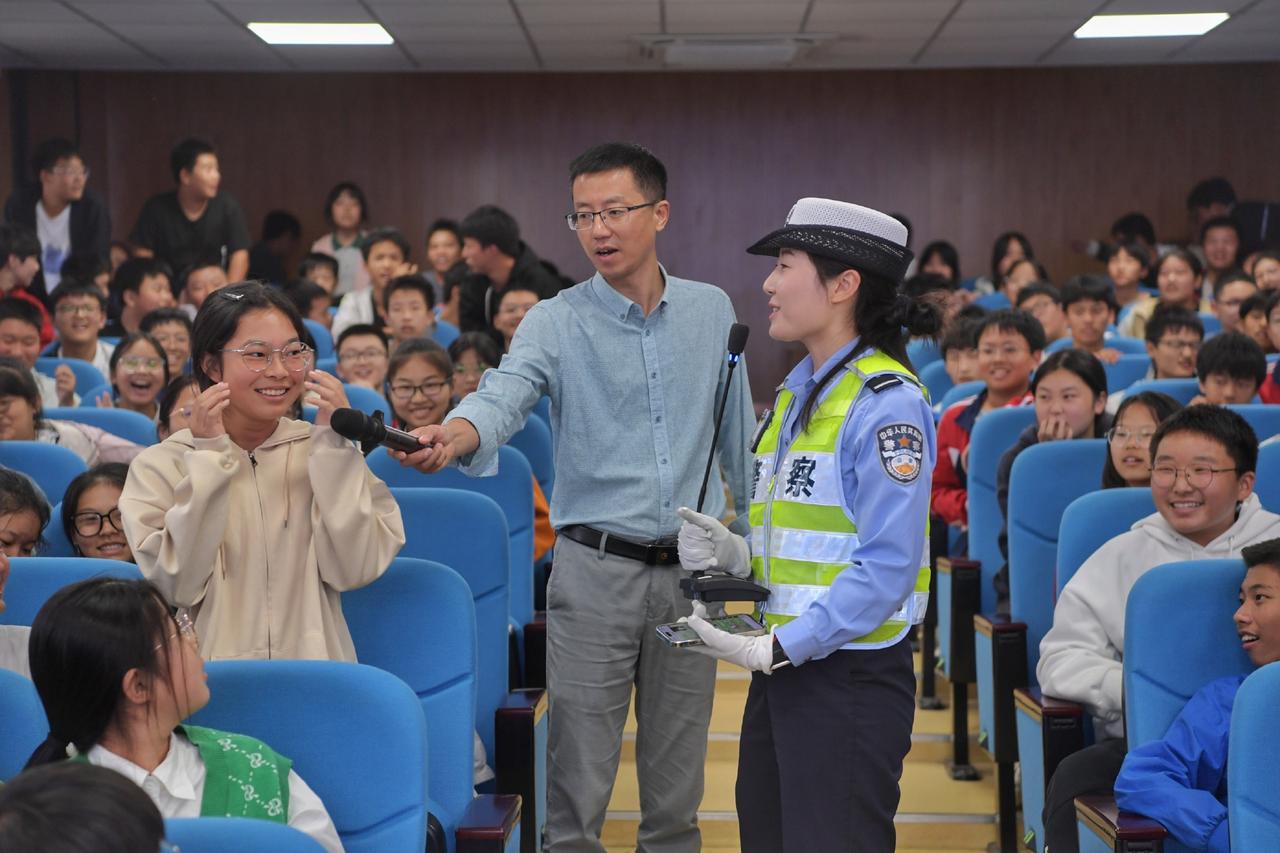 槐林镇初级中学校长图片