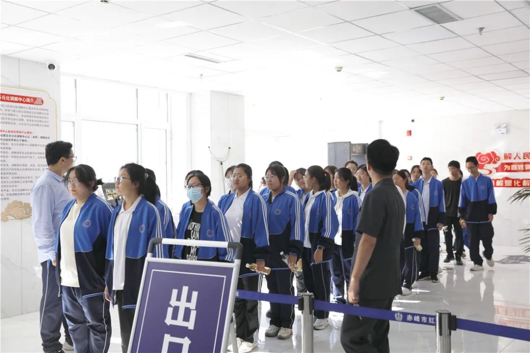 红山区人民法院组织开展中学生旁听庭审活动,邀请赤峰市第四中学部分