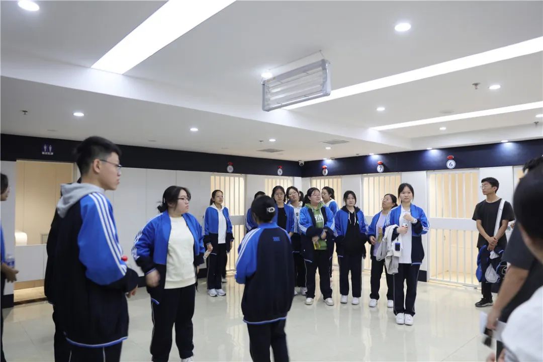 红山区人民法院组织开展中学生旁听庭审活动,邀请赤峰市第四中学部分