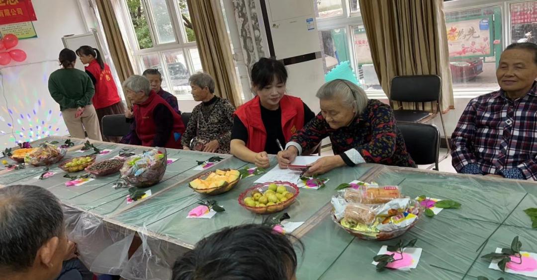 9月22日,梁山头社区妇联联合鸿济养老服务中心在梁山头养老服务中心