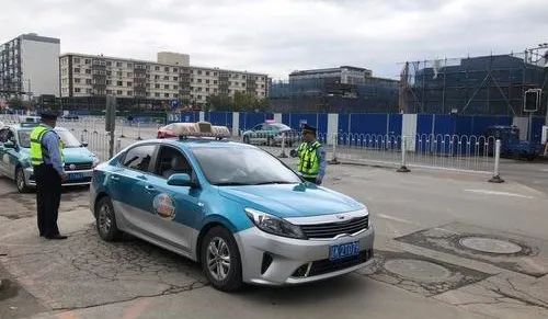 他们加强法规宣传,让出租车从业者知法,懂法,守法.