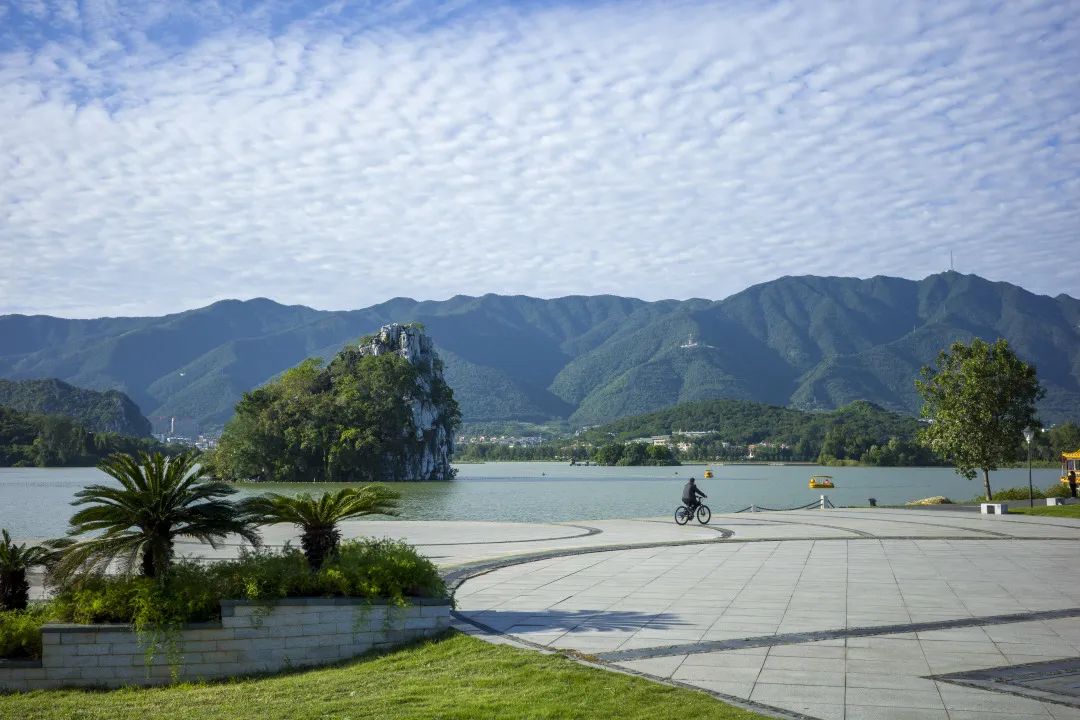 肇庆这个地方开启加速跑→政务:肇庆发布2023-09-29 18:32"山湖城江"