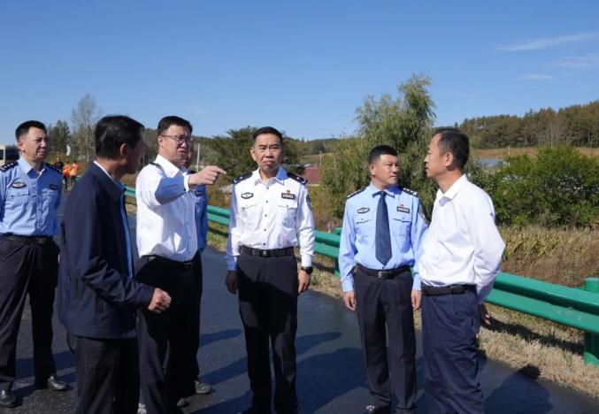 丁相明深入一线督导"两节"安保工作看望慰问一线执勤