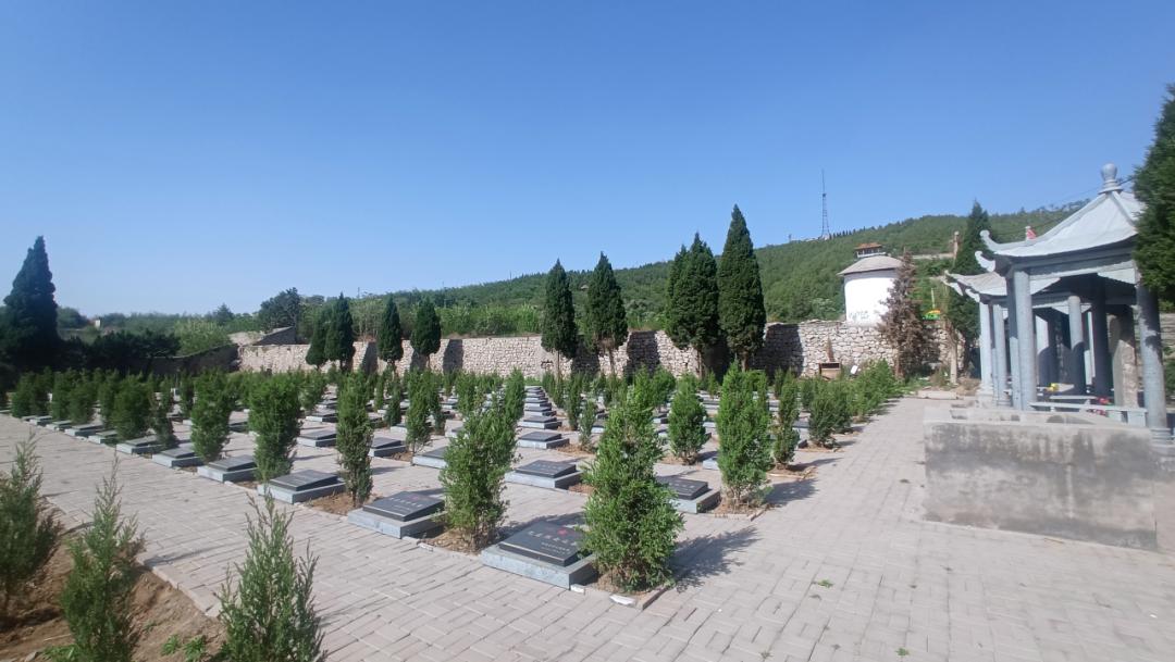 峰峰矿区为牺牲在街儿庄村的83名烈士修建公墓,命名为峰峰烈士陵园,并