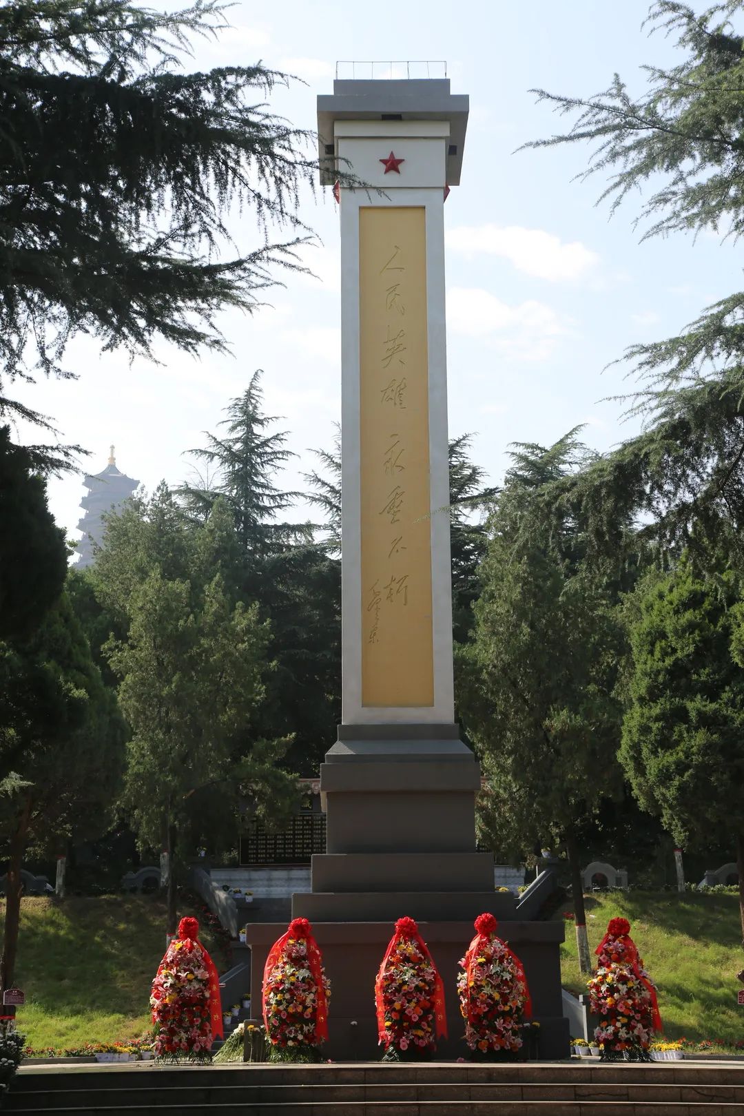 【铭记历史 缅怀先烈】——襄城县人民法院组织干警参加公祭日祭先烈