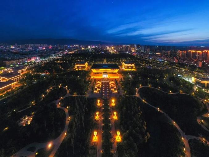 中秋佳节汉唐天马城夜景绚丽迷人游人如织