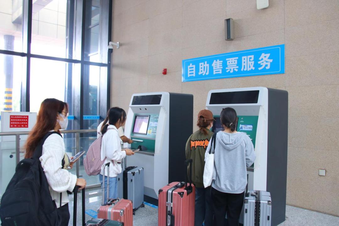 日照西站迎客流高峰!"人从众"里有你吗?