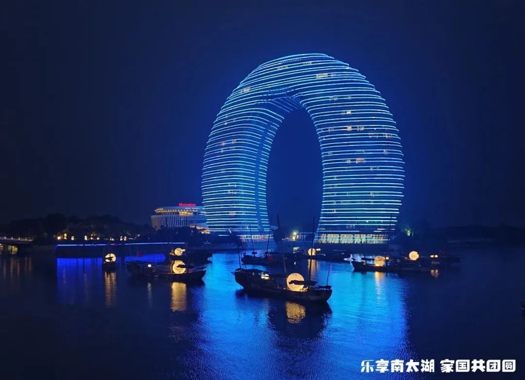所有人 快来月亮广场打卡!