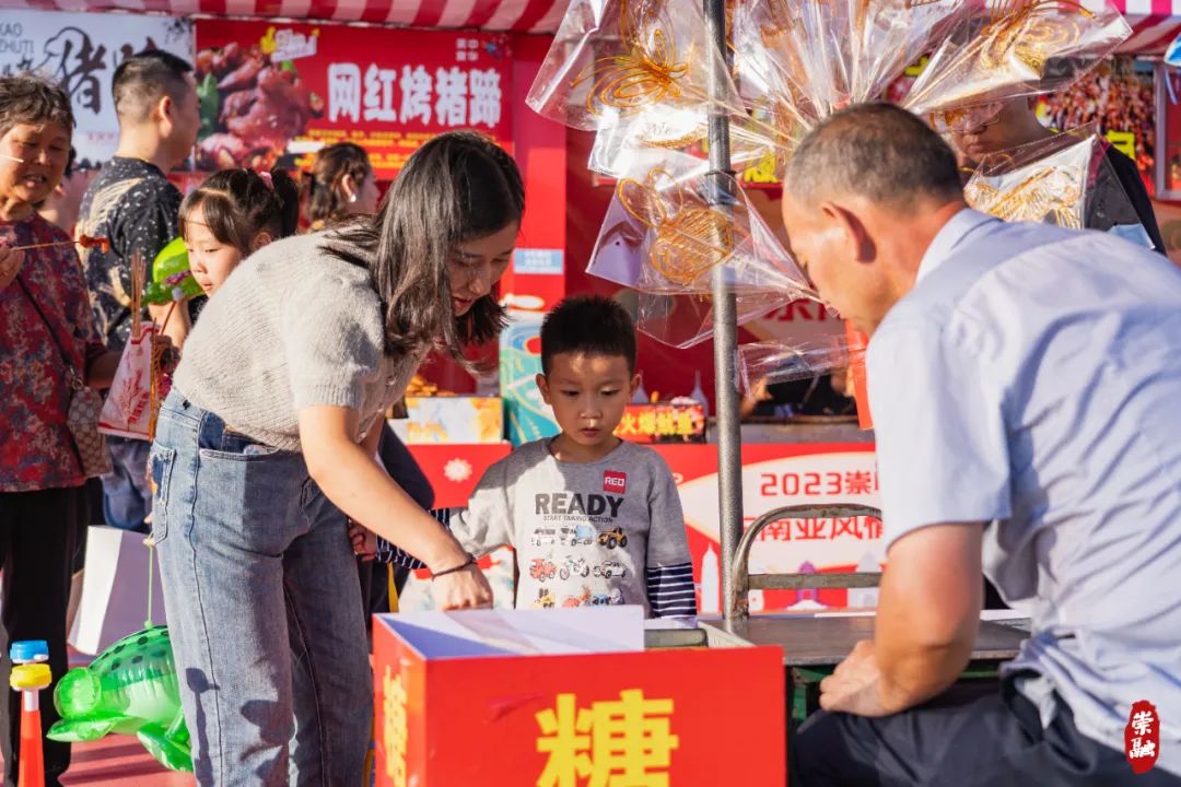 其中,不仅有真人cs,后备箱集市等有趣的体验项目,还有京优客超市,家居