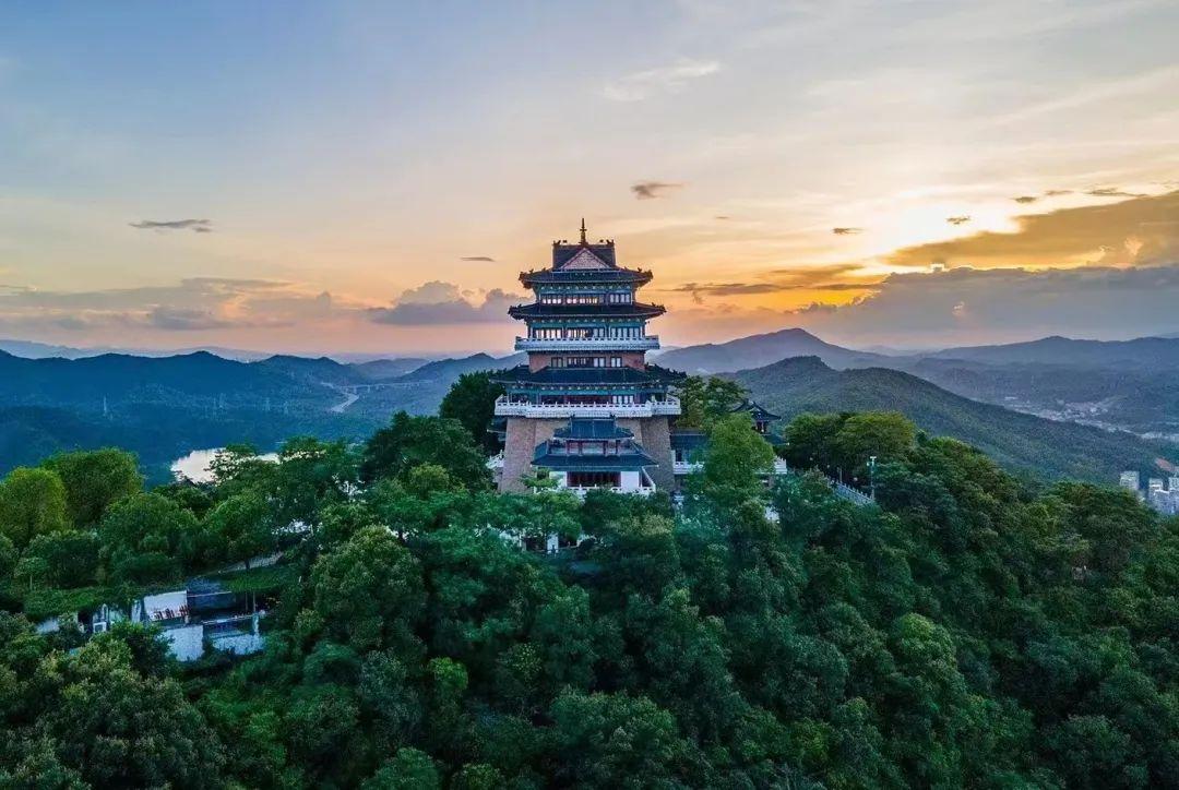 除了红花湖绿道外,在红花湖景区里的高榜山,也非常值得一去!