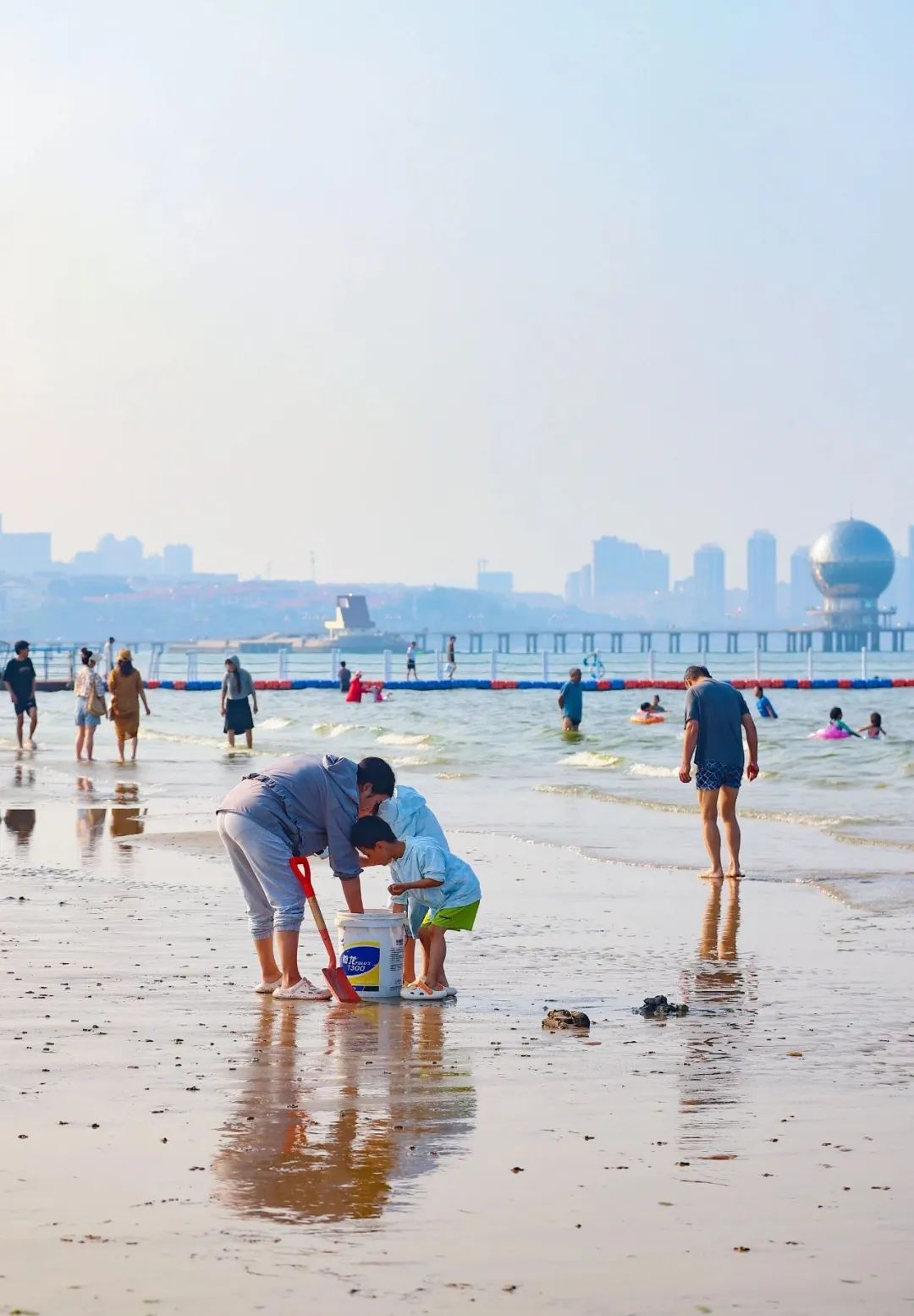 烟台第一海水浴场赶海图片