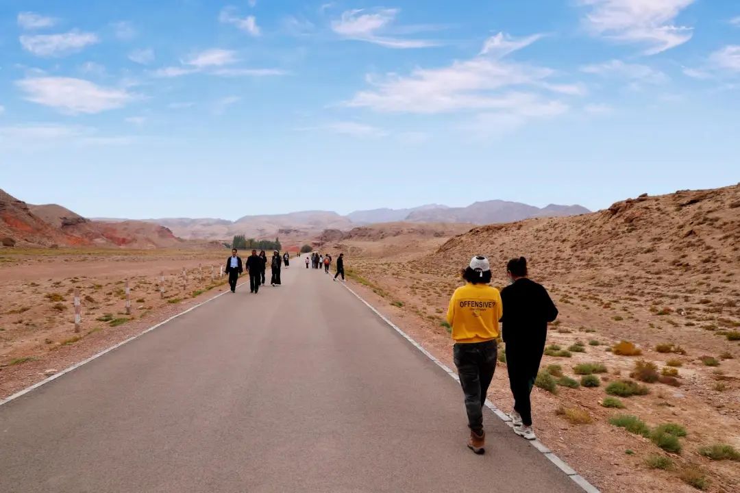 泉沟位于甘肃省金昌市金川区的北部,龙首山脚下,距离市区约四十公里