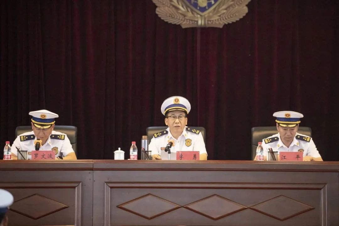 年新入职消防员教育训练开训典礼,总队长李勇出席典礼并作重要讲话