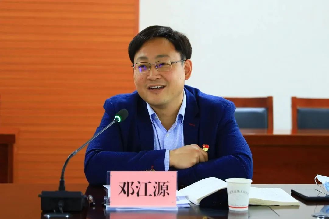 万里绘疆来新疆高院邓江源援疆之路芬芳满地