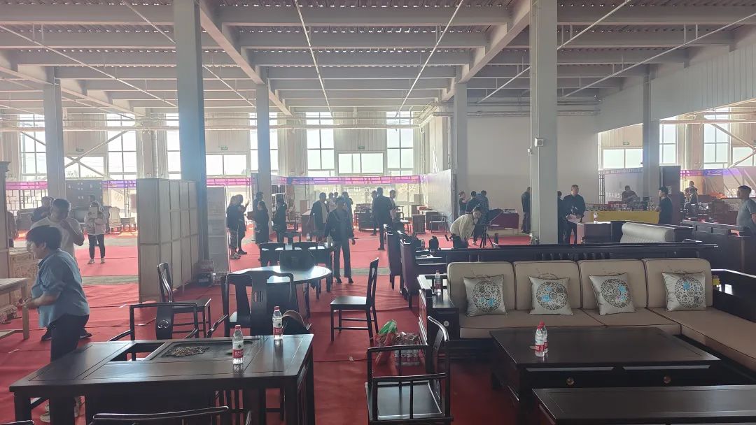 中国(武邑)明清家具大世界十周年庆典暨北方老榆木家具博览会在武邑硬木雕刻家具产业园盛大开幕!