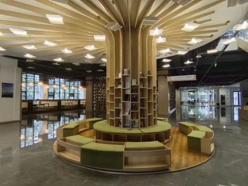 吃完早餐就来枝江市图书馆吧图书馆里的书卷气最能抚慰人心02咬一口