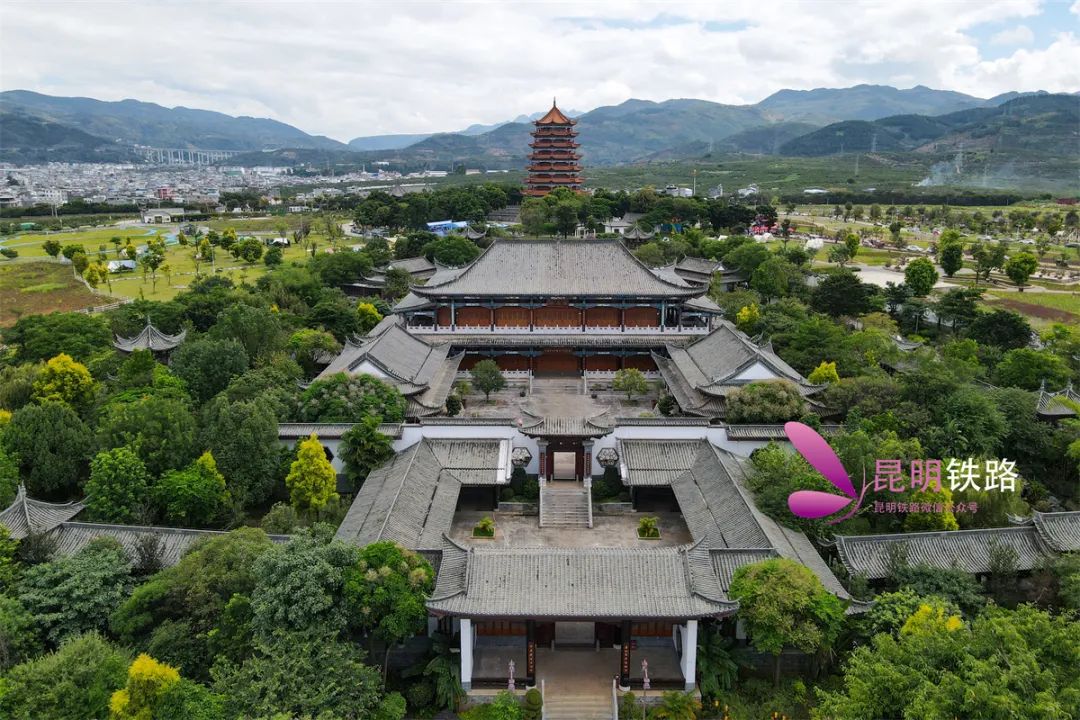 出发!坐动车探访中国"石榴之乡"蒙自