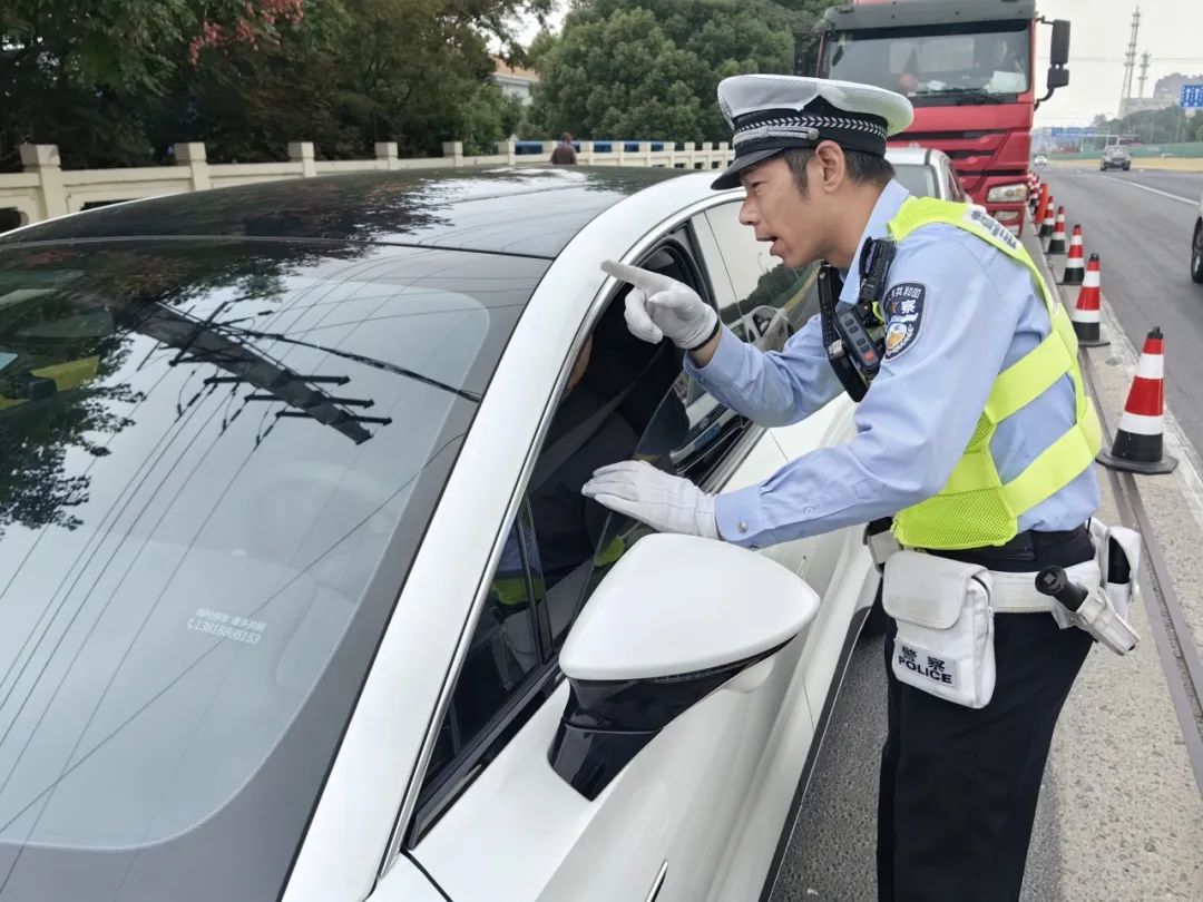 “双节”守护不“打烊”！宝山警方为市民安全出行创造良好道路交通环境澎湃号·政务澎湃新闻 The Paper 4745