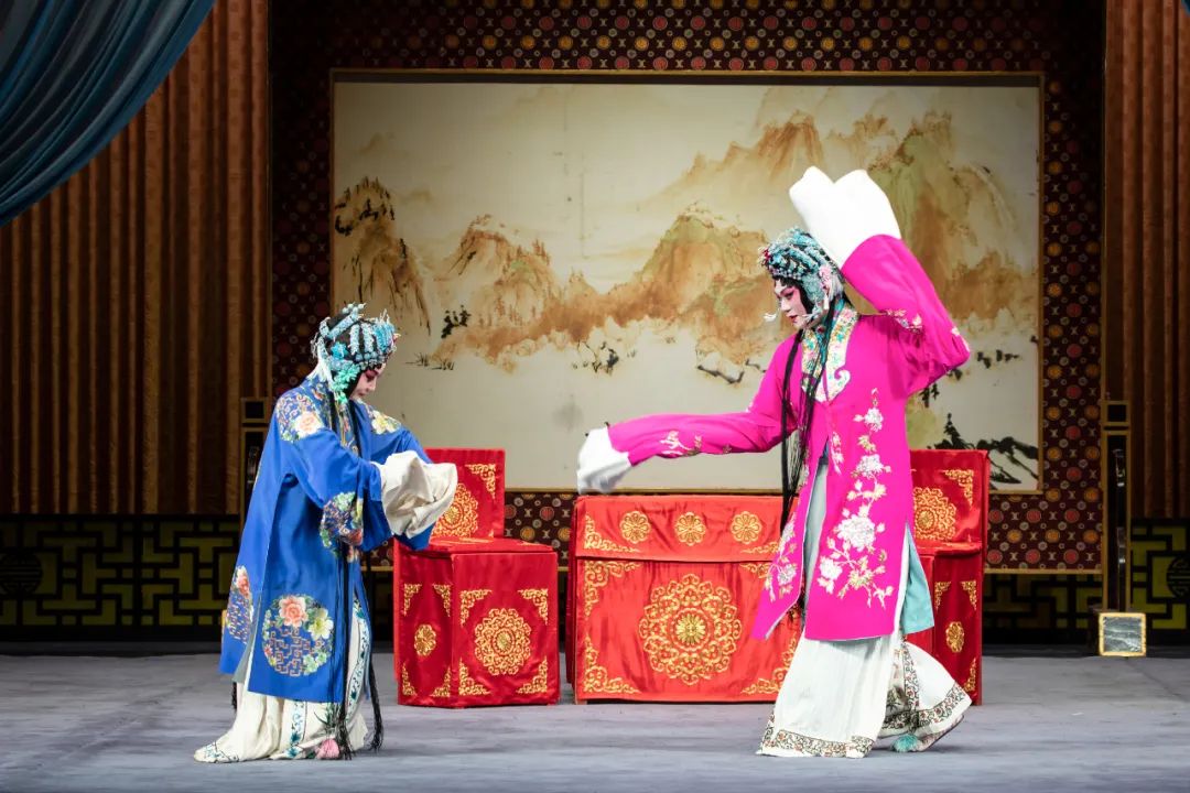 宋老师原是黑龙江省京剧院的首席琴师,当代剧坛最负盛名的京胡演奏家