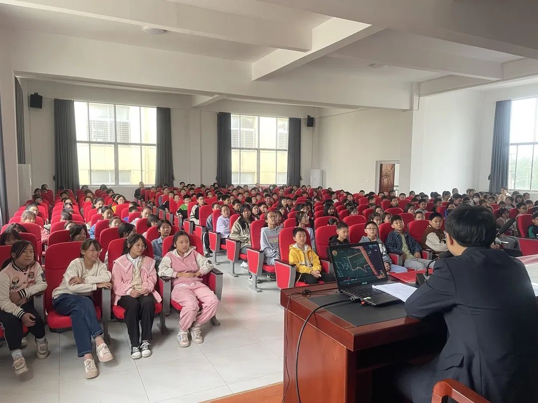 "以茶修德 以法育人"主题活动进校园