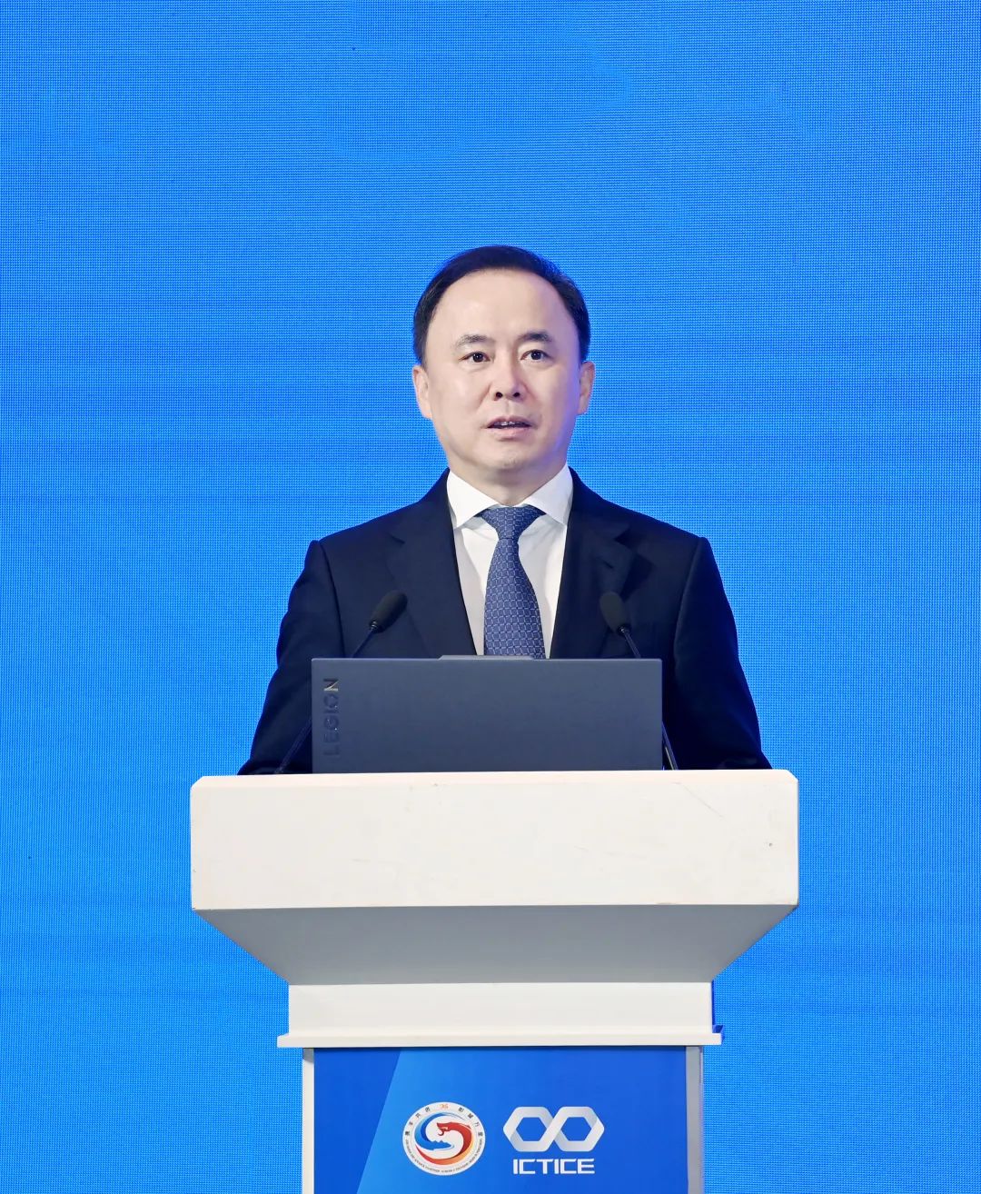 市委书记宋乐伟致辞,省工信厅副厅长池宇,中国工程院院士沈昌祥