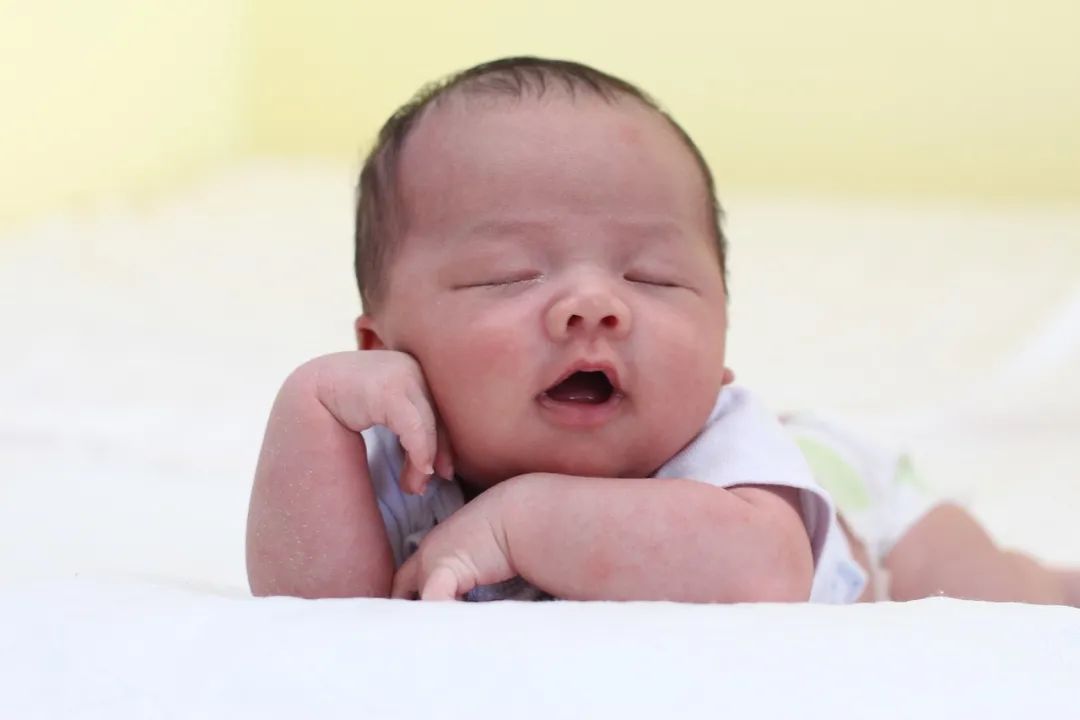 健康指标与潜在风险——新生儿出生体重
