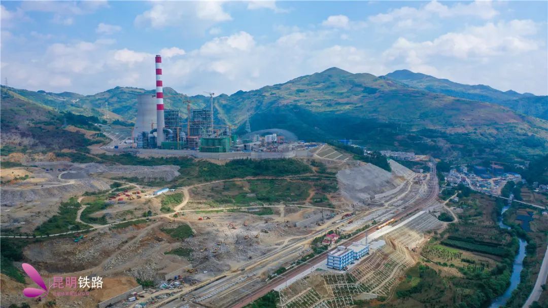 威红铁路瓦窑田站新线新站房投入使用