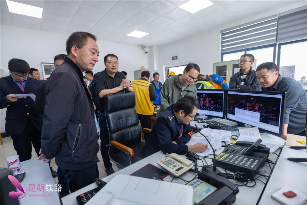 威红铁路瓦窑田站新线新站房投入使用