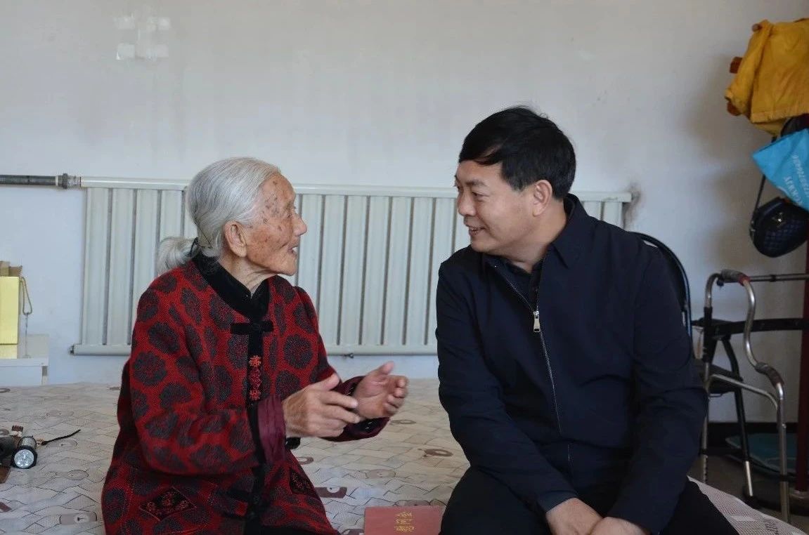 河北沧州心系桑榆情暖重阳东光县委书记宋吉利县委副书记县长马占芳