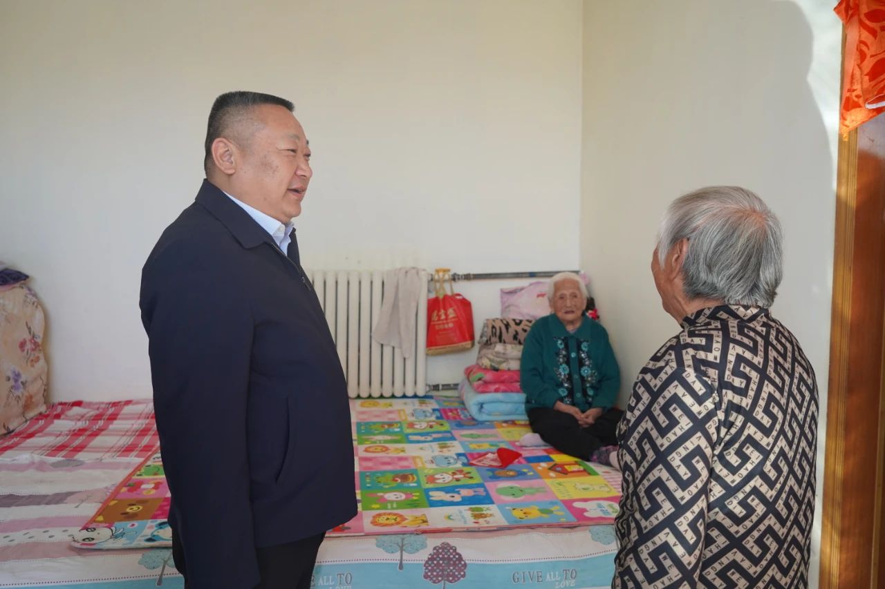 河北沧州心系桑榆情暖重阳东光县委书记宋吉利县委副书记县长马占芳