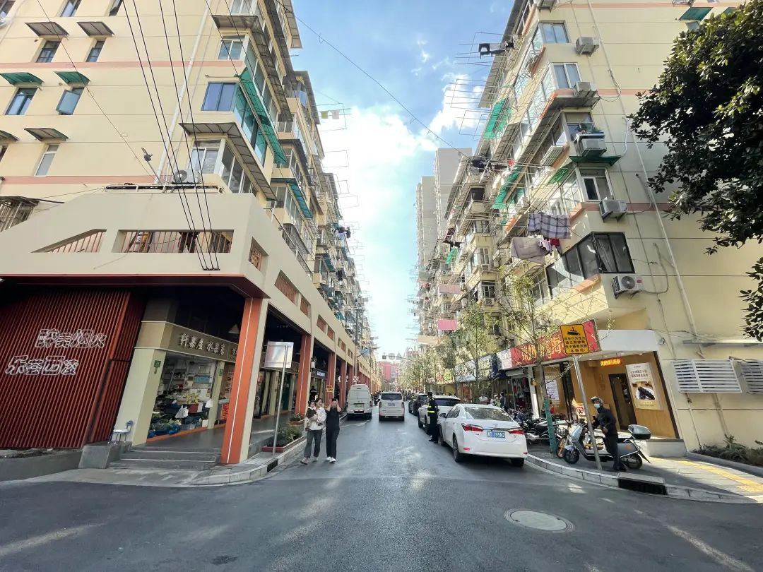 社区成员一道出花样!"小金陵路"焕新登场