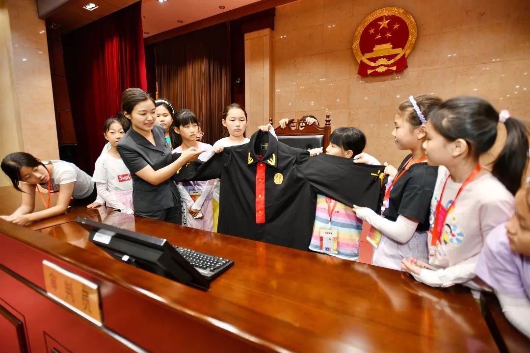 “京法瞬间·我来拍”作品展播|“那是向往的法袍!” 法治种子在少年心田生根