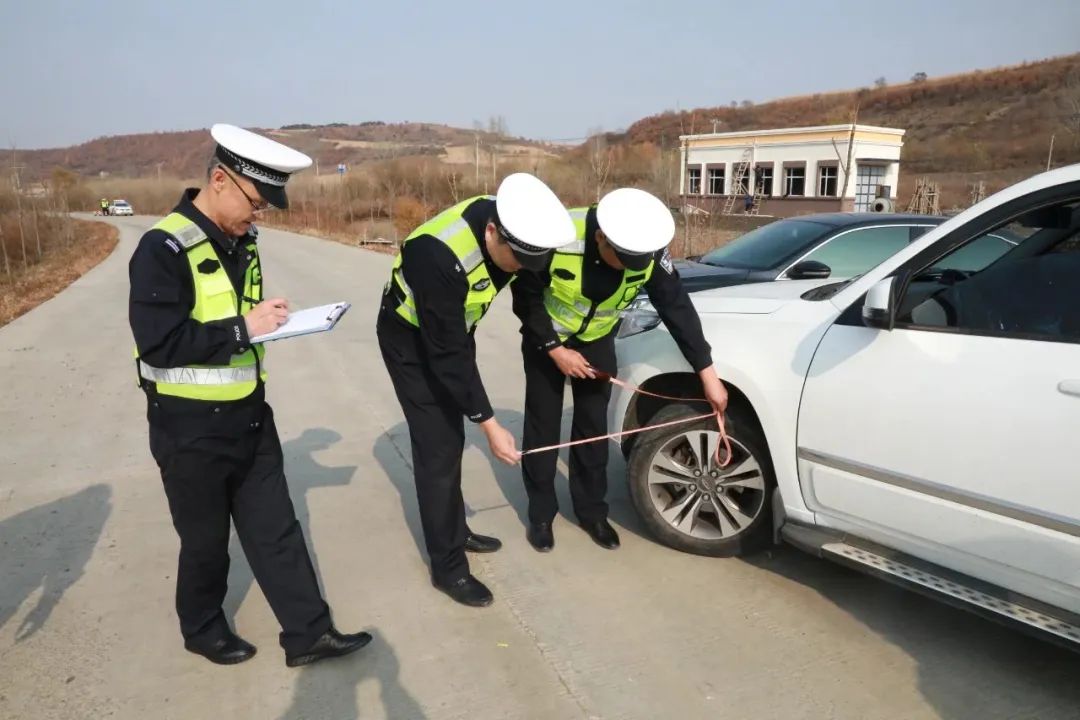 交警处理现场照片图片